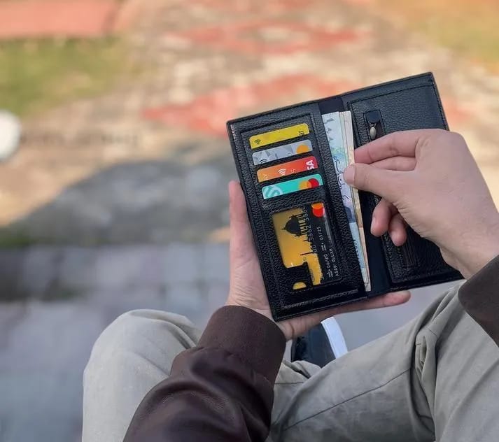 Men's Leather Wallet (Half-Crocodile Design) please Write Description